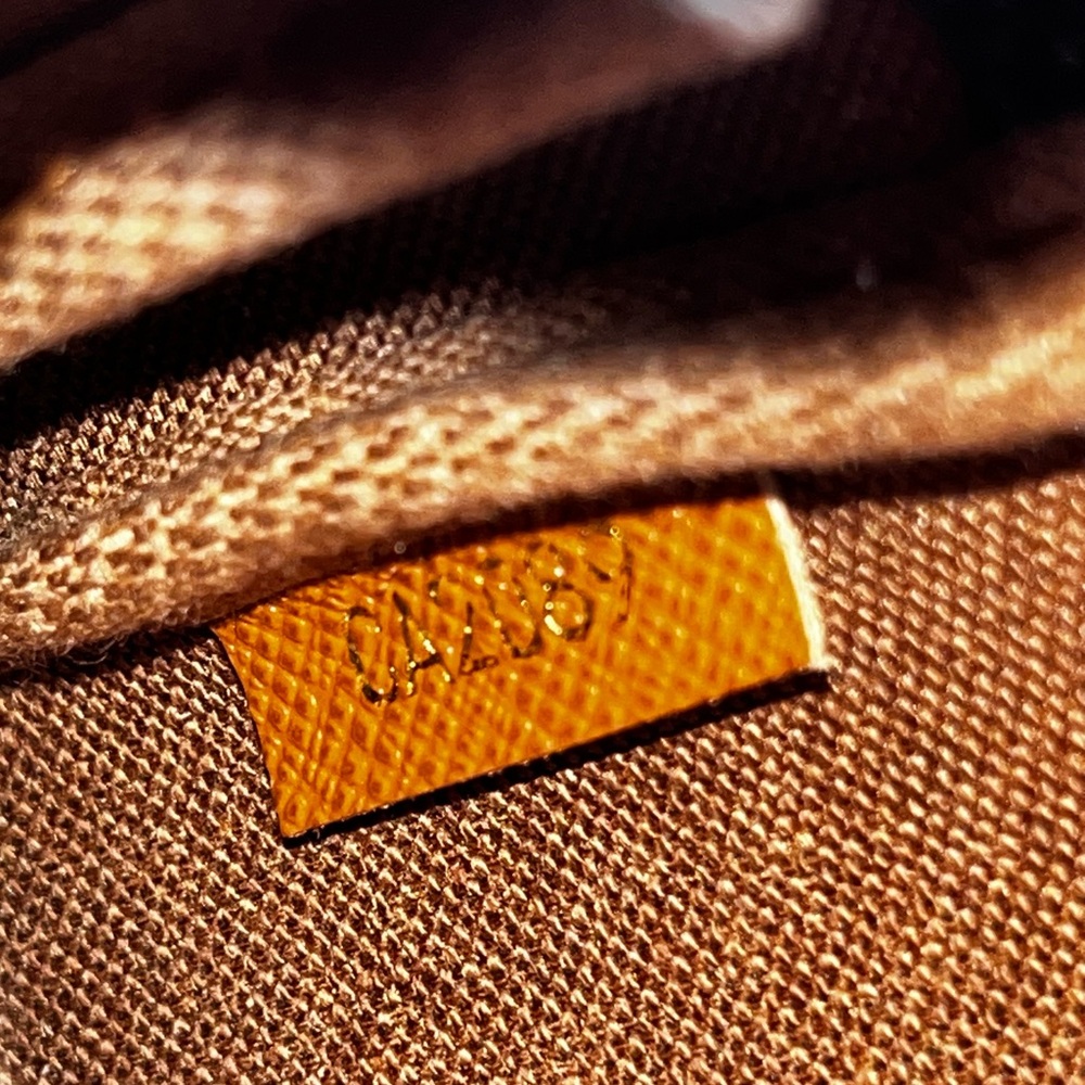 Louis Vuitton: Wardrobe Trunks Travel Patches Limited Edition Mini Pochette Bag - Picture 14 of 14